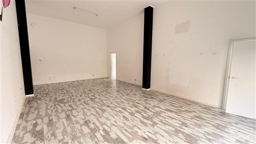 Locale Commerciale con Posto Auto Privato. Locato!